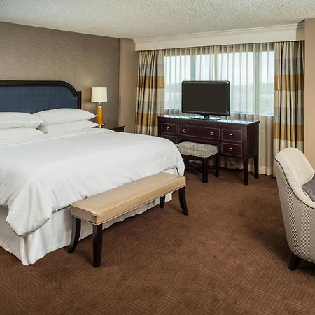 Sheraton North Houston At George Bush Intercontinental Exterior photo